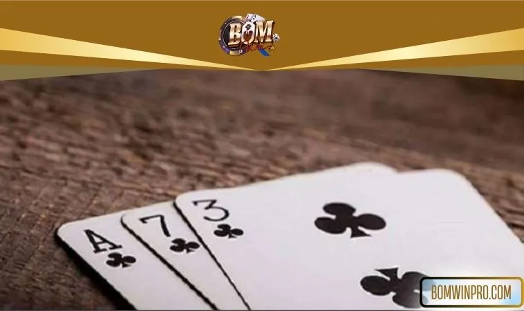 Khi nào thì nên úp bỏ bài trong Liêng
